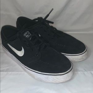 Boys Nike Janoski skateboarding shoes